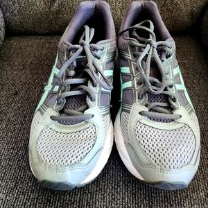 Running shoes